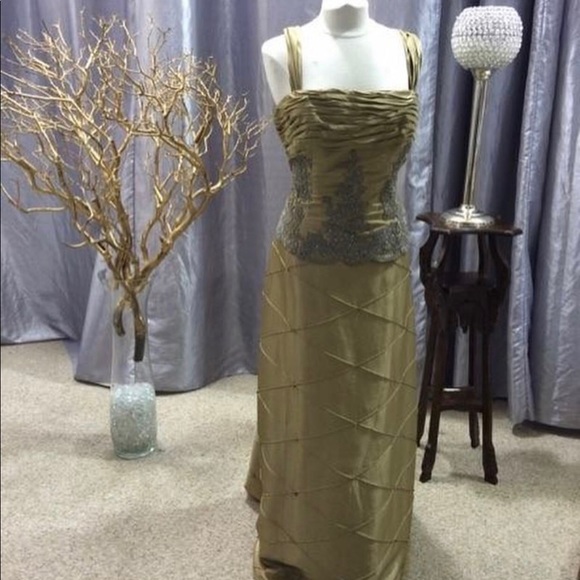 Mothers dress - Picture 1 of 2